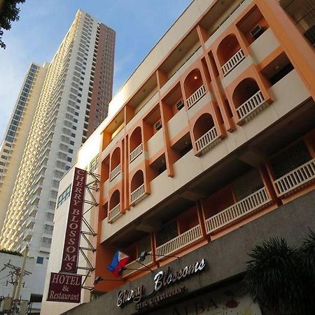 Cherry Blossoms Hotel 마닐라 외부 사진