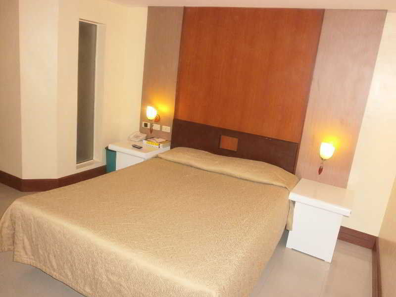 Cherry Blossoms Hotel 마닐라 외부 사진