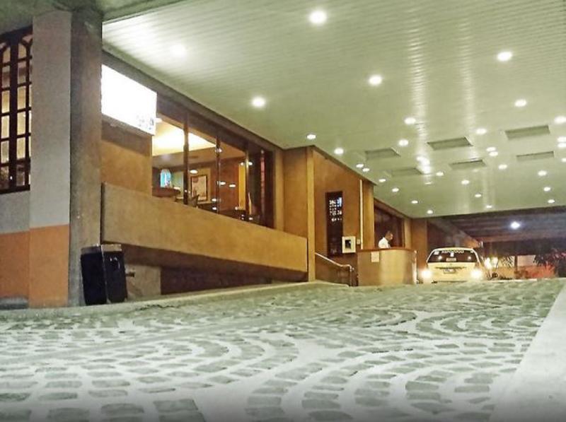 Cherry Blossoms Hotel 마닐라 외부 사진
