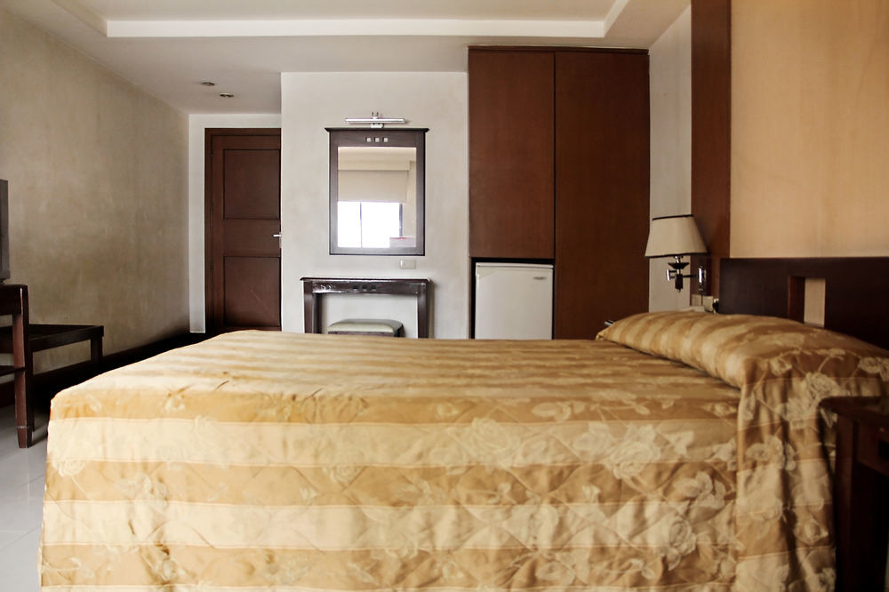Cherry Blossoms Hotel 마닐라 외부 사진