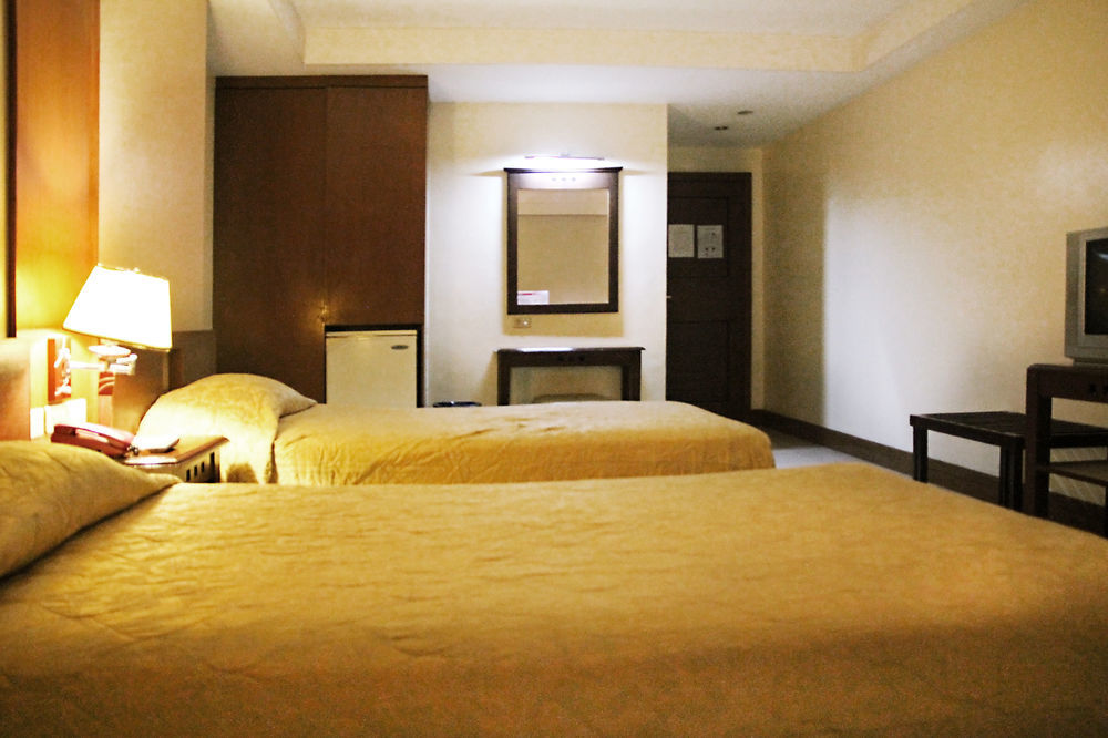 Cherry Blossoms Hotel 마닐라 외부 사진