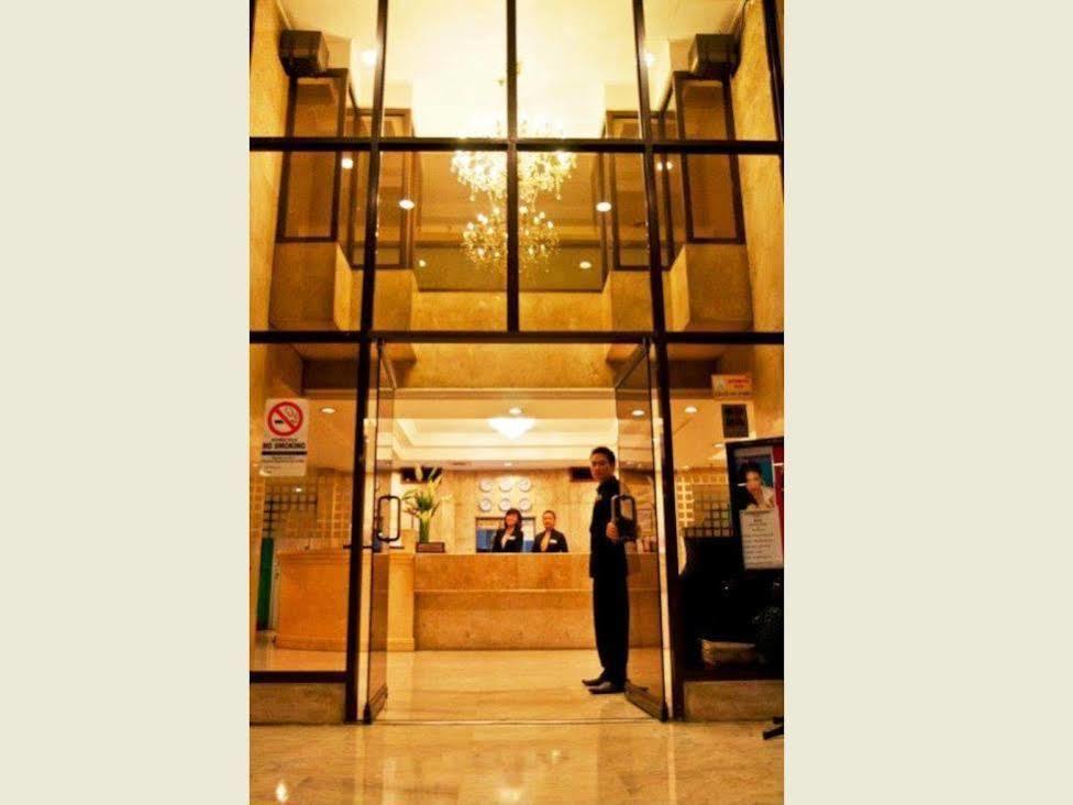 Cherry Blossoms Hotel 마닐라 외부 사진