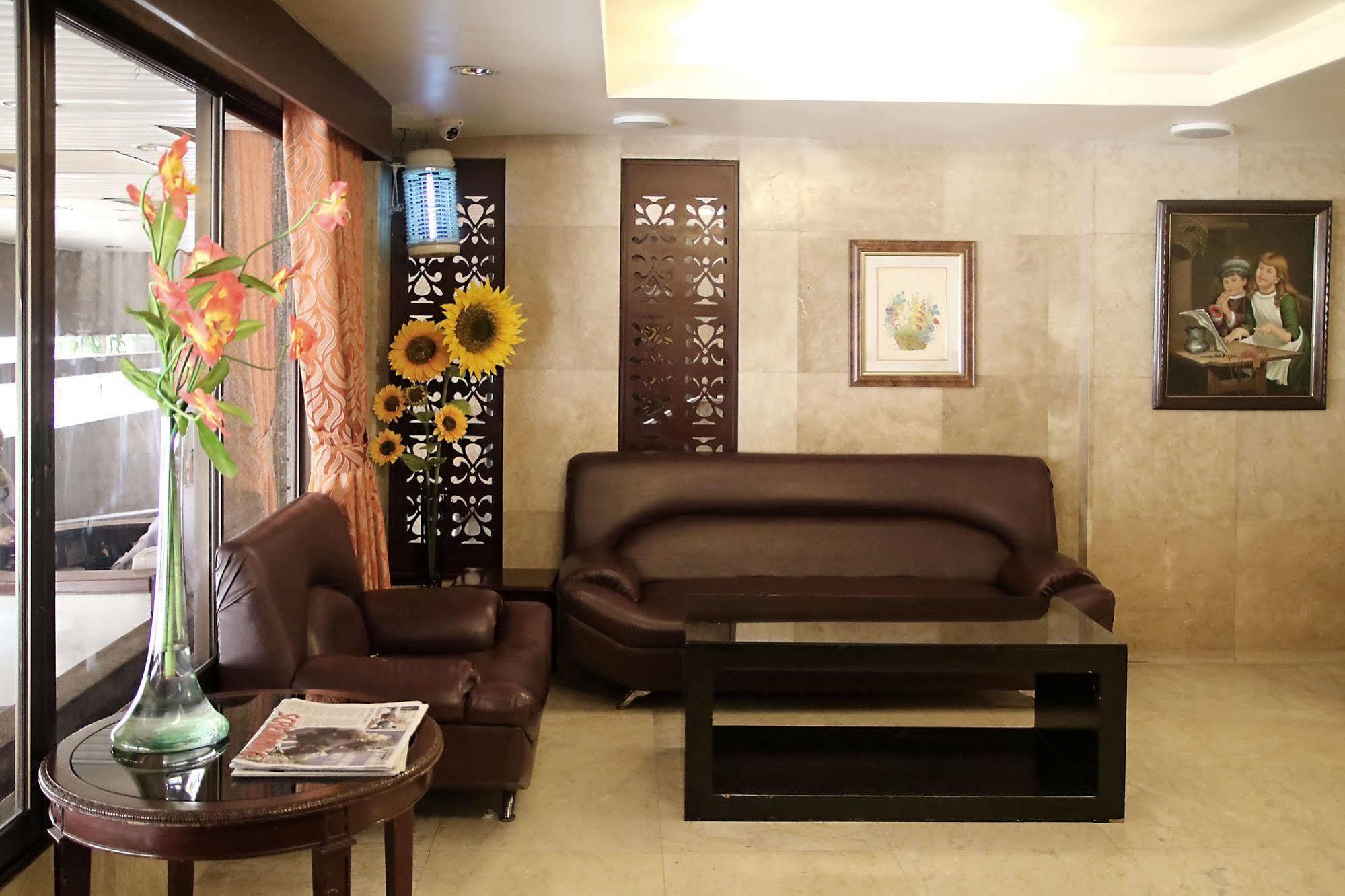 Cherry Blossoms Hotel 마닐라 외부 사진