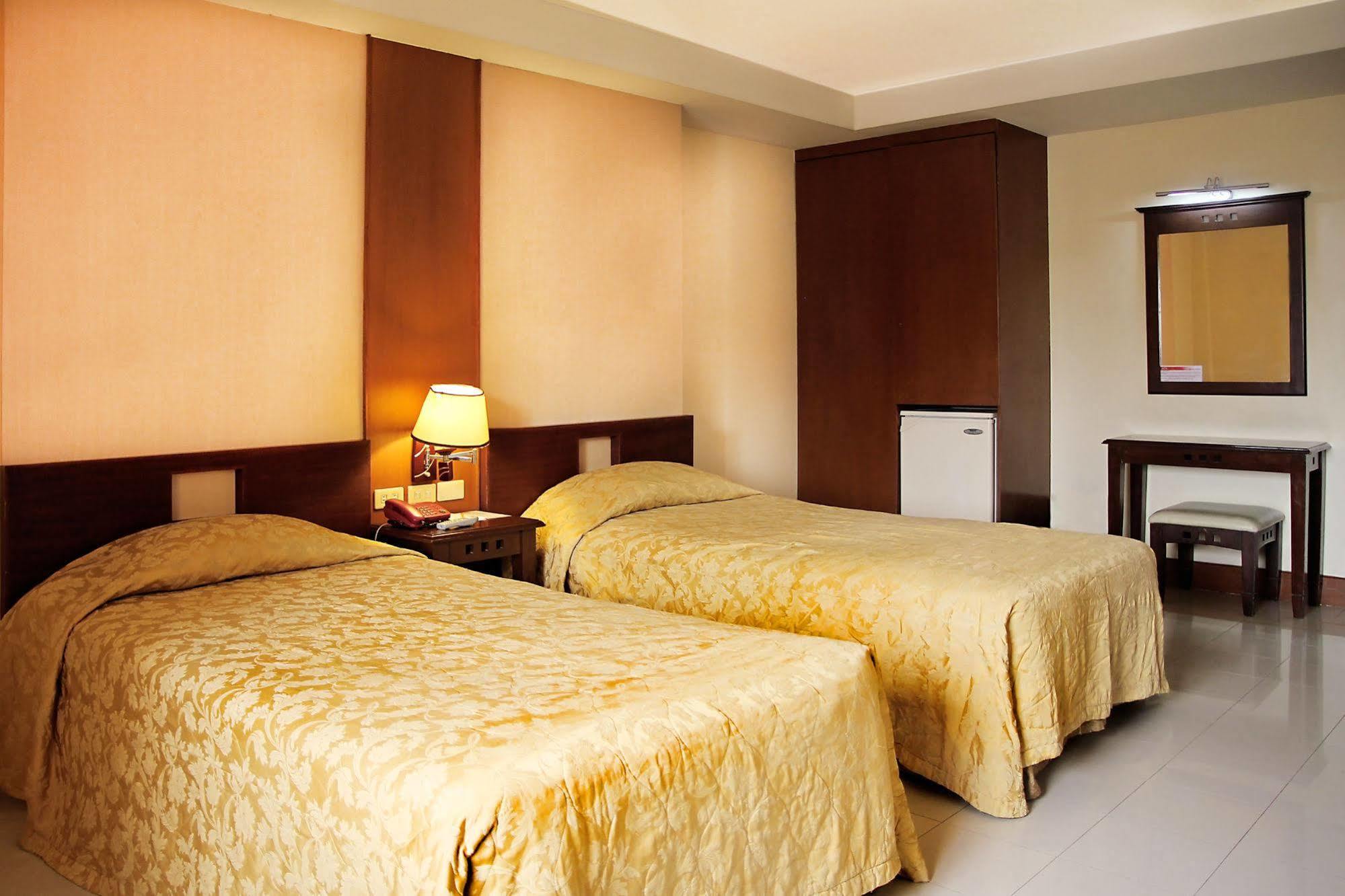 Cherry Blossoms Hotel 마닐라 외부 사진