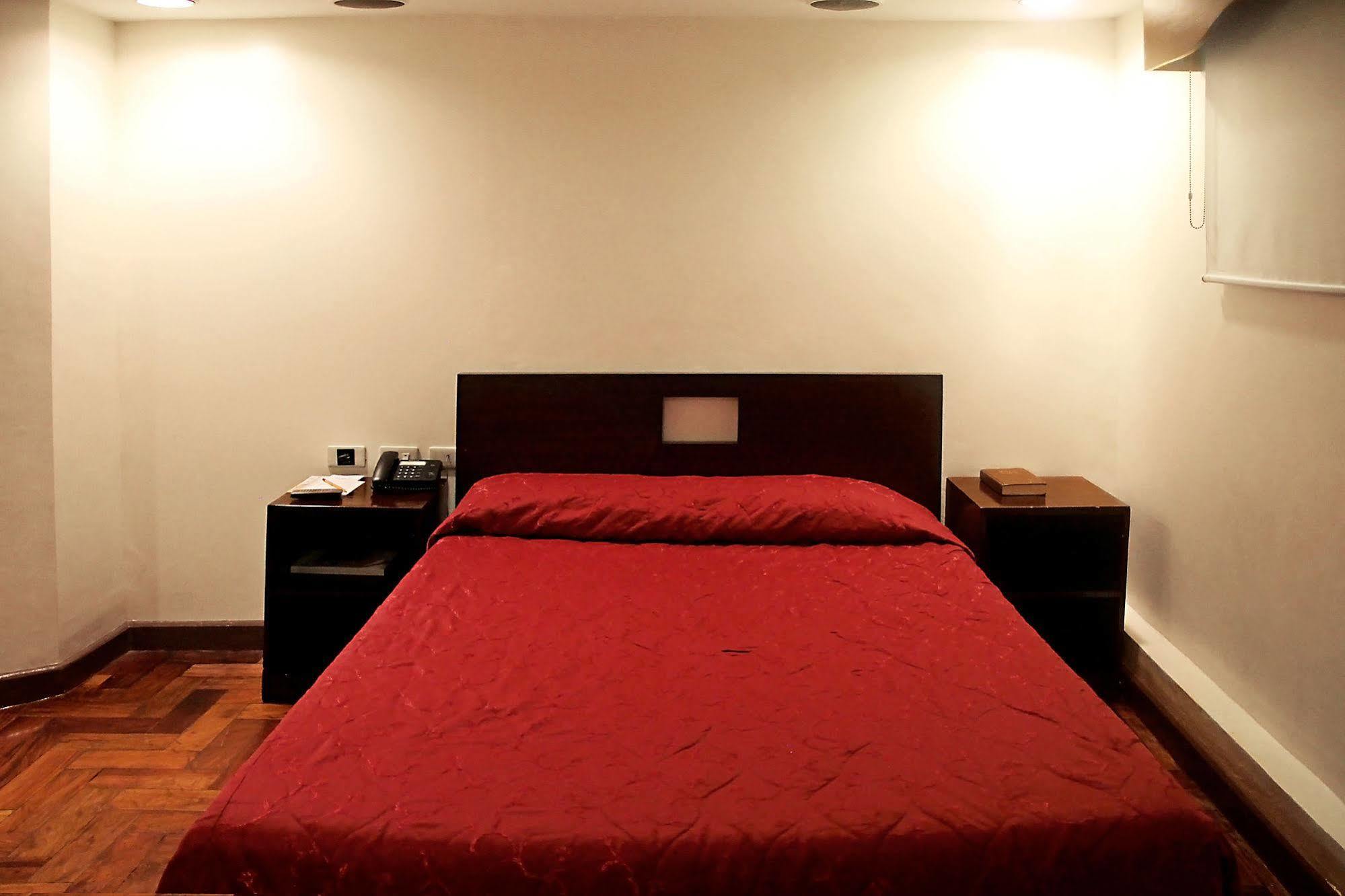 Cherry Blossoms Hotel 마닐라 외부 사진