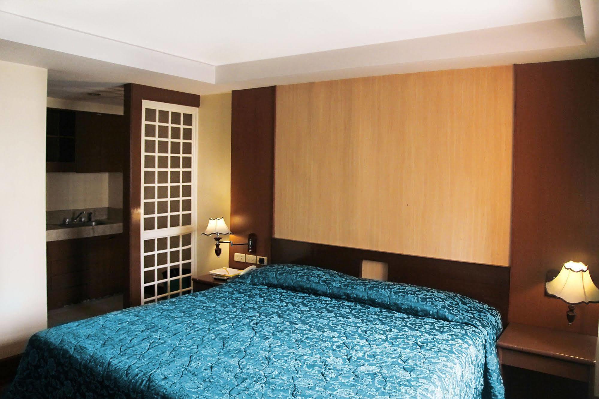 Cherry Blossoms Hotel 마닐라 외부 사진