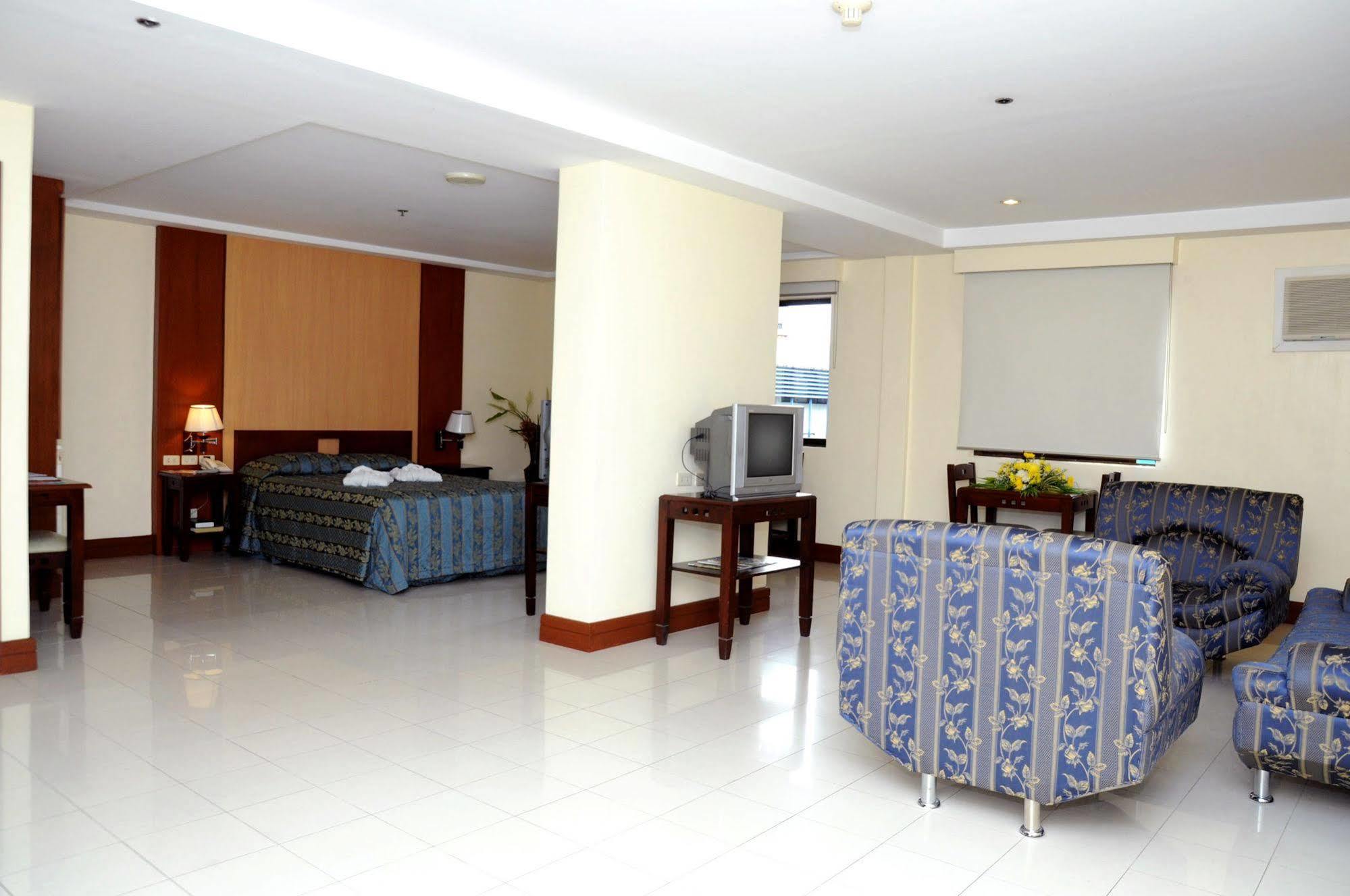 Cherry Blossoms Hotel 마닐라 외부 사진