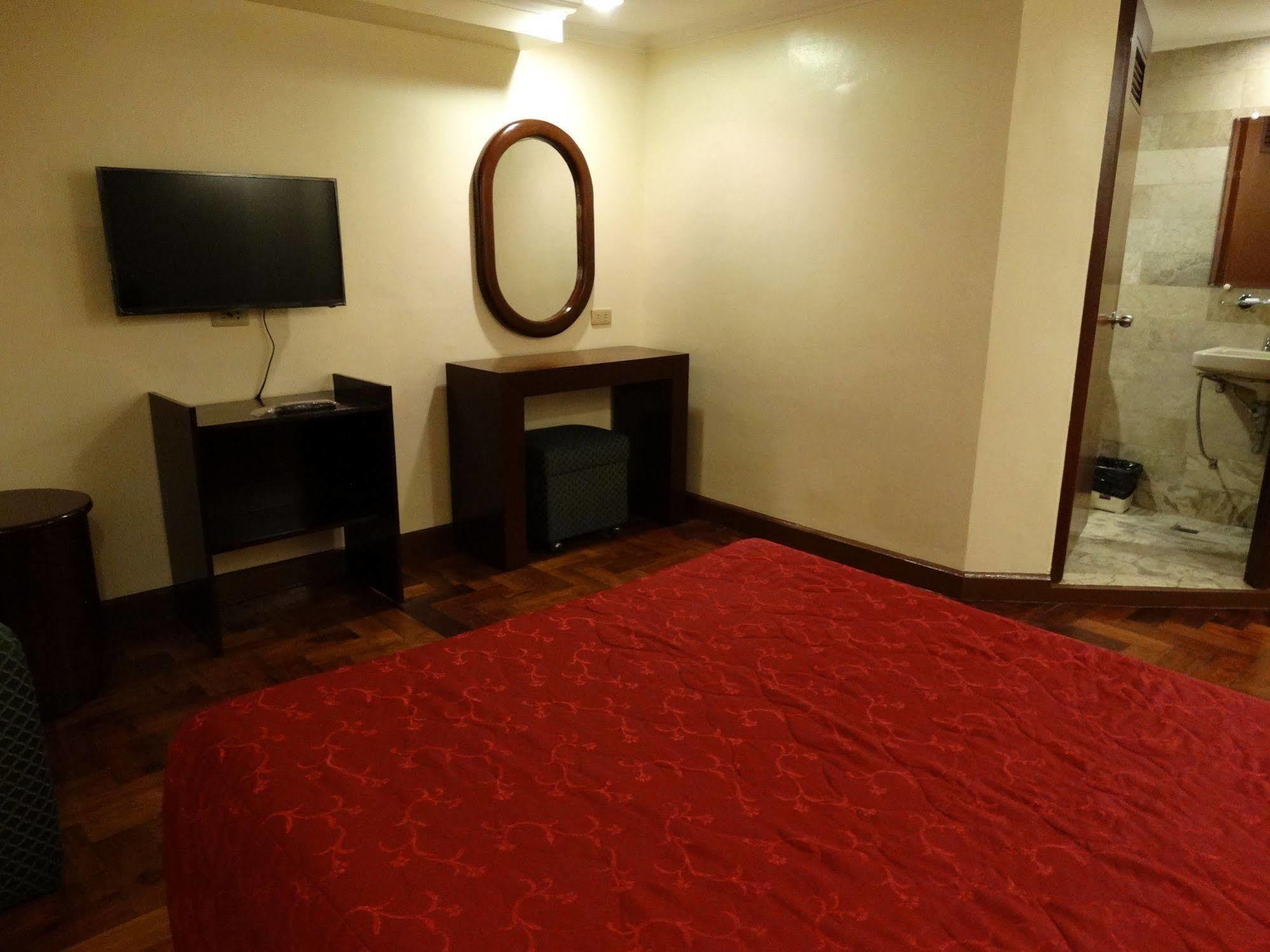 Cherry Blossoms Hotel 마닐라 외부 사진