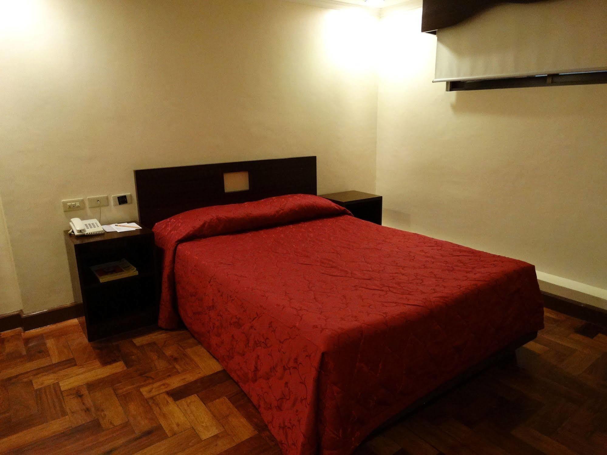 Cherry Blossoms Hotel 마닐라 외부 사진