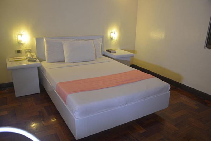 Cherry Blossoms Hotel 마닐라 외부 사진