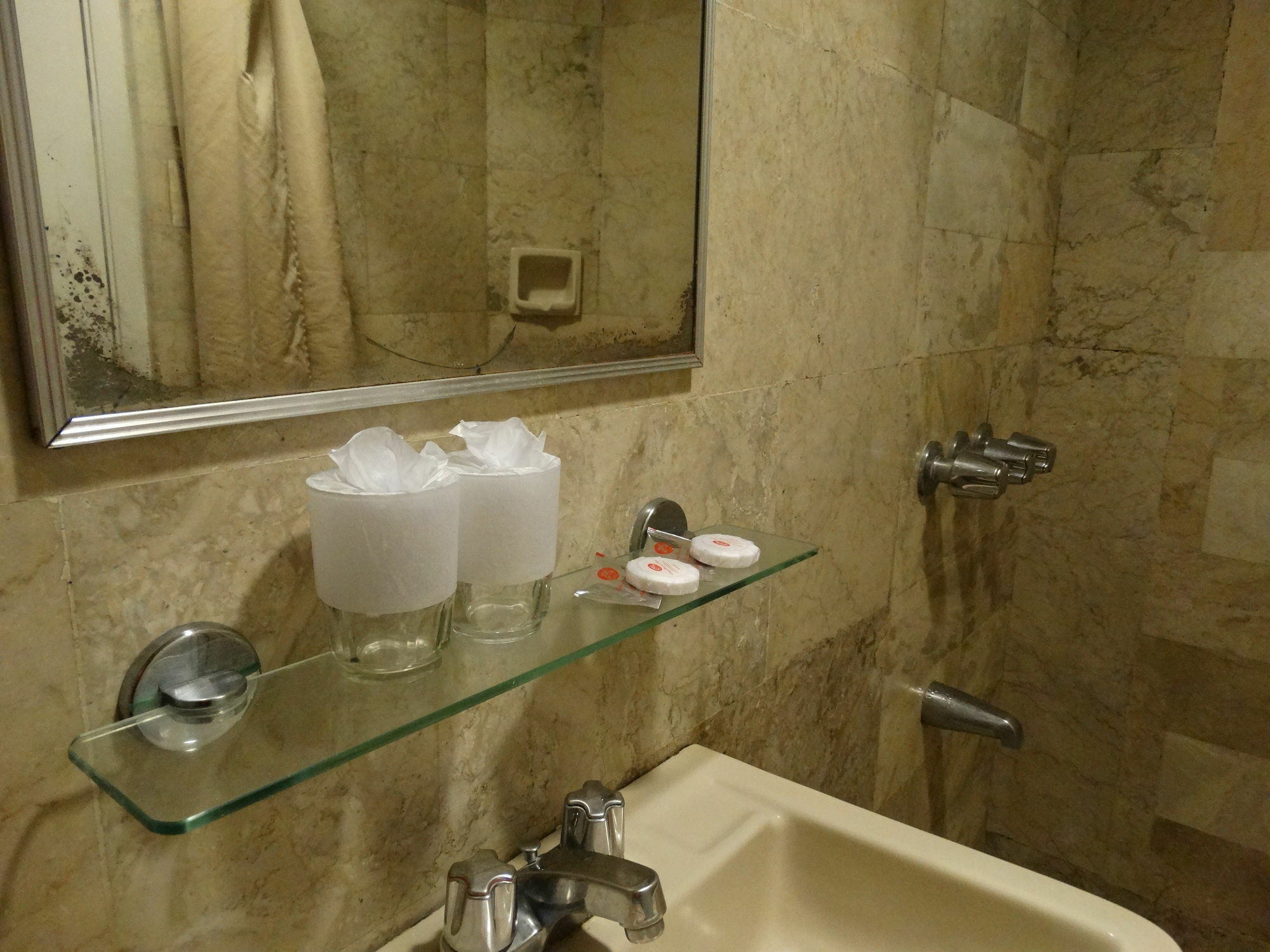 Cherry Blossoms Hotel 마닐라 외부 사진
