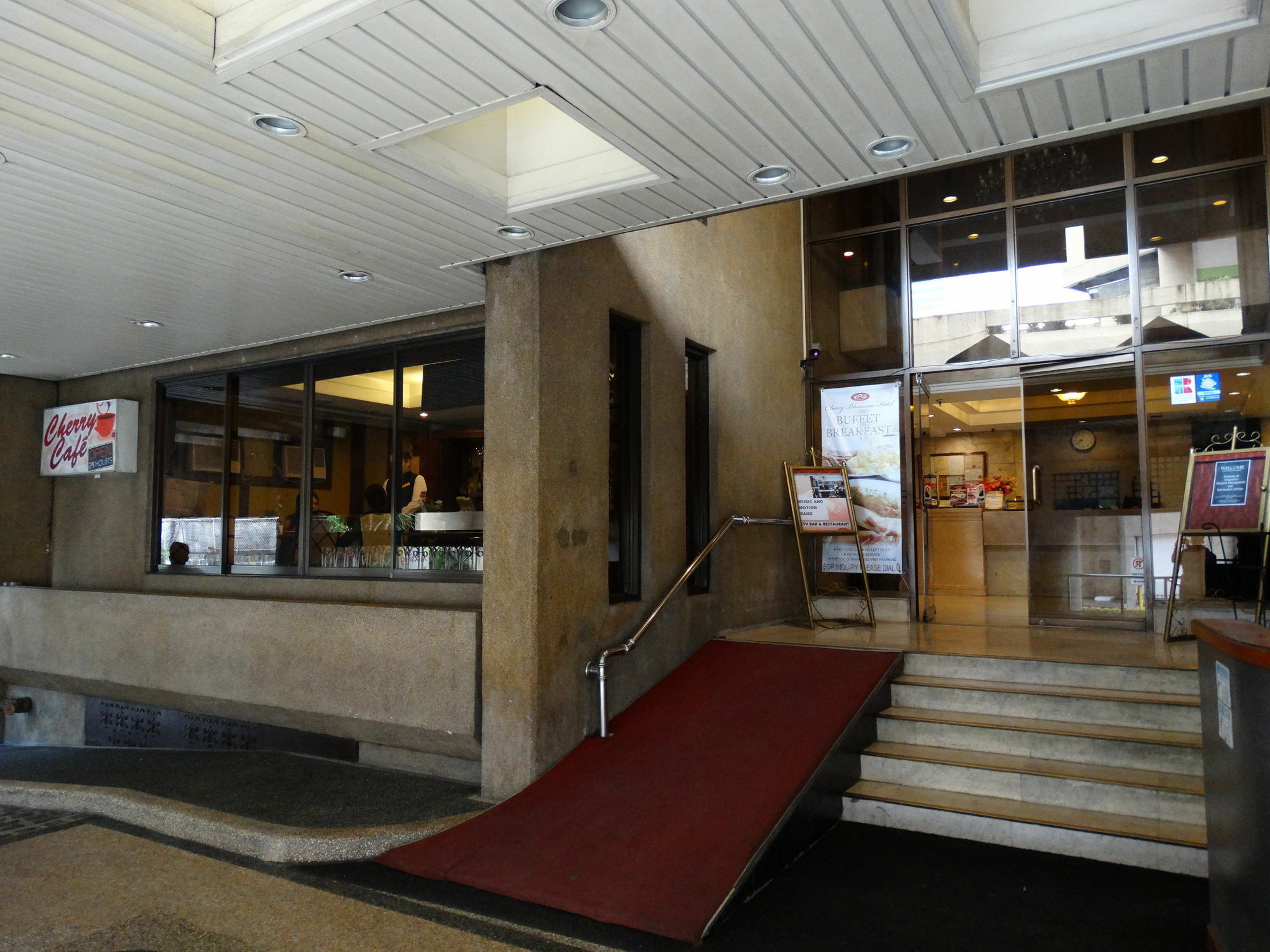 Cherry Blossoms Hotel 마닐라 외부 사진